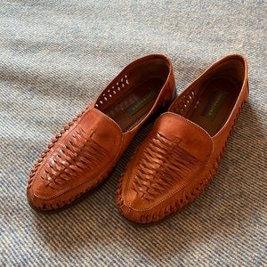 Woven leather shoes
